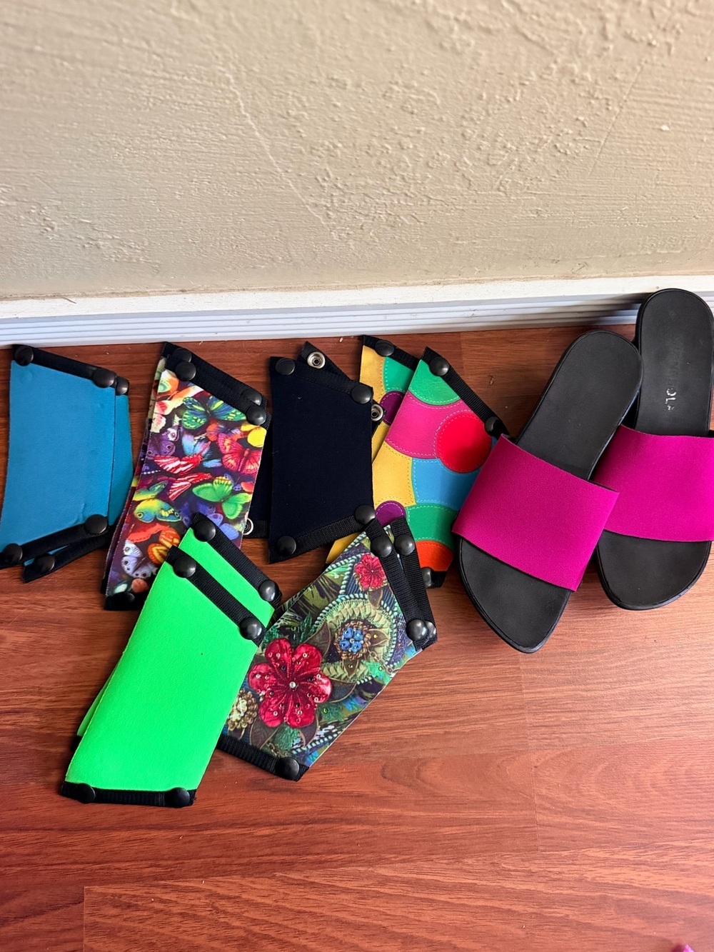 Onesole Slide Wedges with Bright Fuchsia Strap With 6 Extra Straps